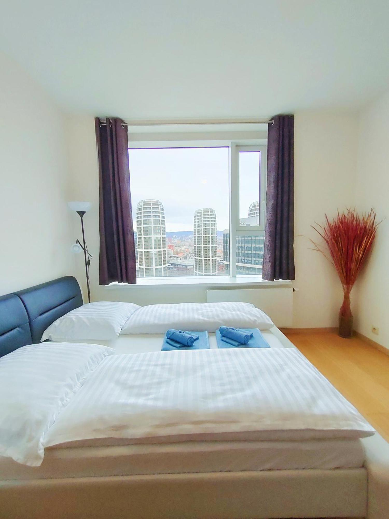 Sag Romantic 22 Floor Panorama City Free Parking Free Wifi บราติสลาวา ภายนอก รูปภาพ